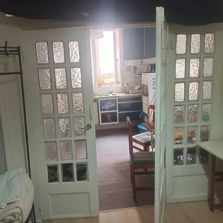 Δωμάτια σε οικογενειακή κατοικία Comoda Centro *